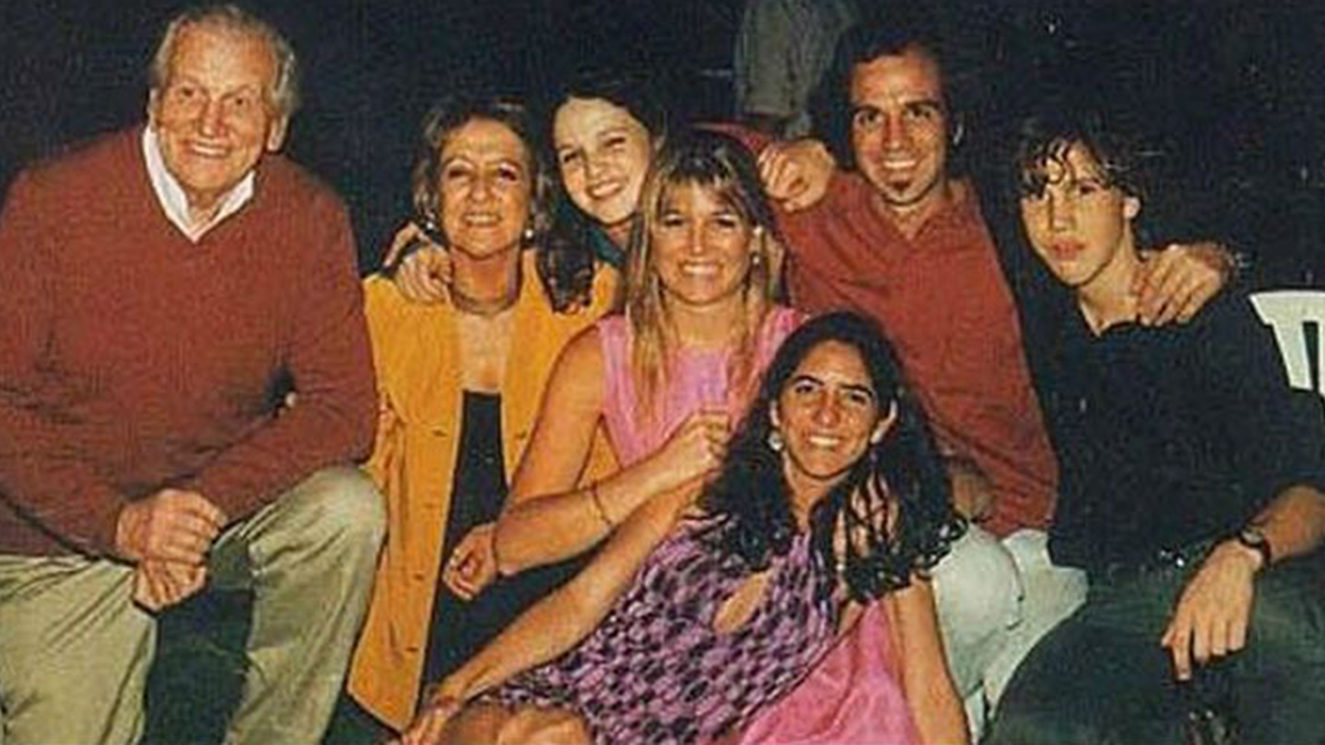 Jorge Horacio Zorreguieta y María del Carmen Cerruti son los padres de Máxima. La princesa creció en una familia numerosa, dos hermanos, Martín y Juan, una hermana, Inés, y tres hermanas de un primer matrimonio de su padre, Dolores, María y Ángeles