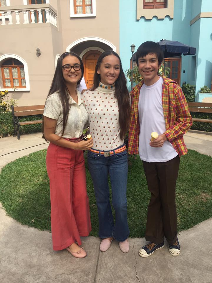 Merly Morello, Alexia Barnechea y Samuel Sunderland en las grabaciones de De Vuelta al Barrio. (Foto: América TV)