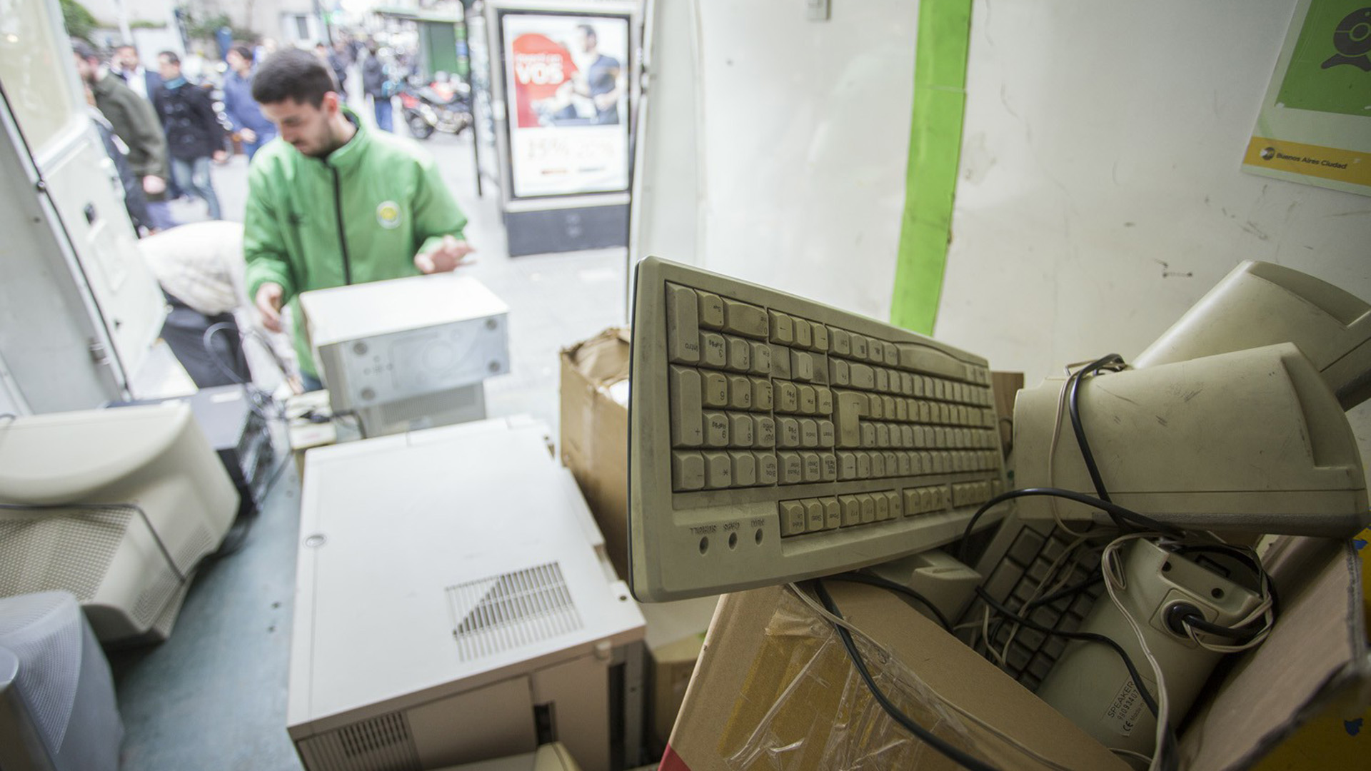 Vieron una oportunidad de fabricar baterías de litio a partir de pilas y baterías usadas y empezaron a montar un establecimiento en Córdoba para conseguirlo (Gentileza SOL.AR y GCBA)