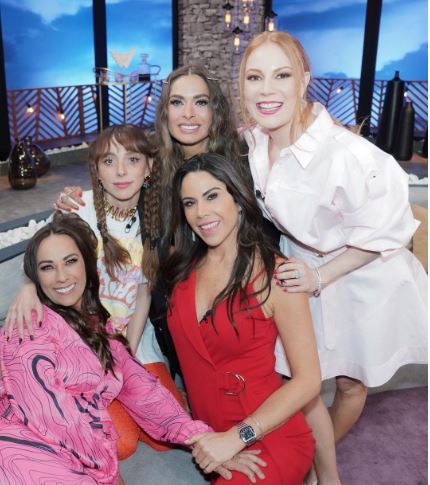 Duval se molestó cuando le preguntaron acerca de su supuesta rivalidad con Montijo y aclaró que son buenas compañeras (Foto: Instagram/@netasdivinastv)