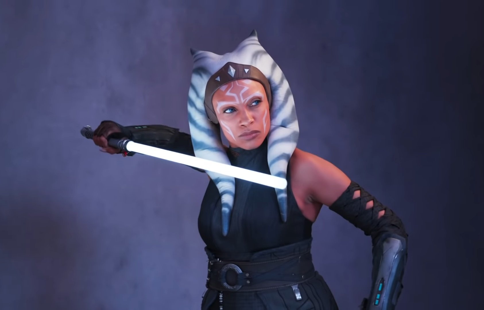 Rosario Dawson como Ahsoka para la producción de Star Wars de Vanity Fair. Crédito: Vanity Fair