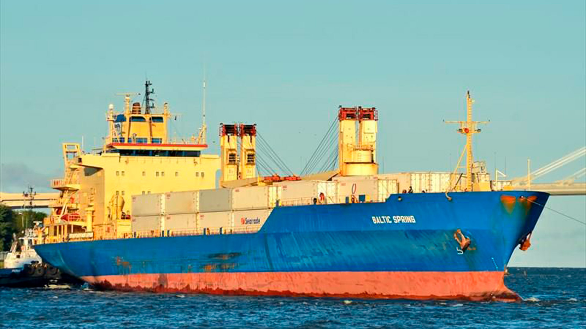 El buque-bodega de la naviera rusa Baltic, cuya carga lo hace parecer "una verdulería"