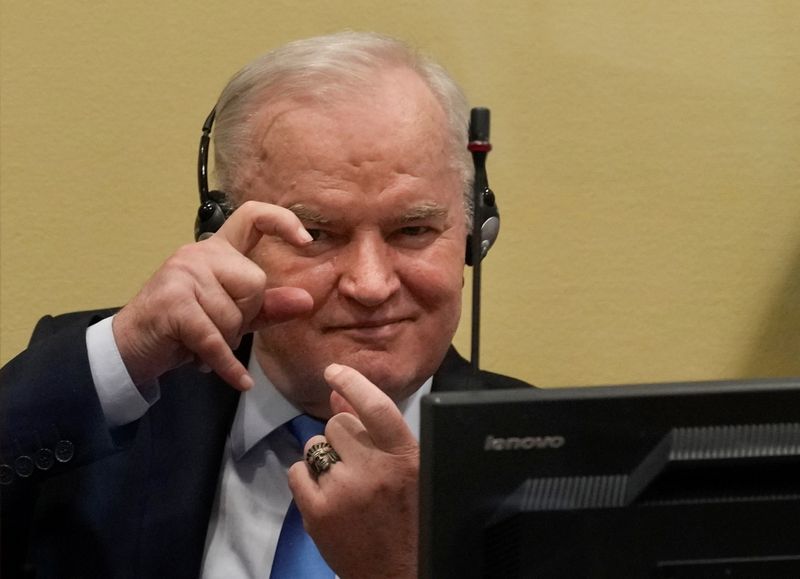 El exlíder militar serbobosnio Ratko Mladic antes de la decisión sobre su apelación contra el veredicto de su juicio en el Mecanismo Residual Internacional para Tribunales Penales (MRITP) en La Haya, Países Bajos. Peter Dejong/Pool via REUTERS