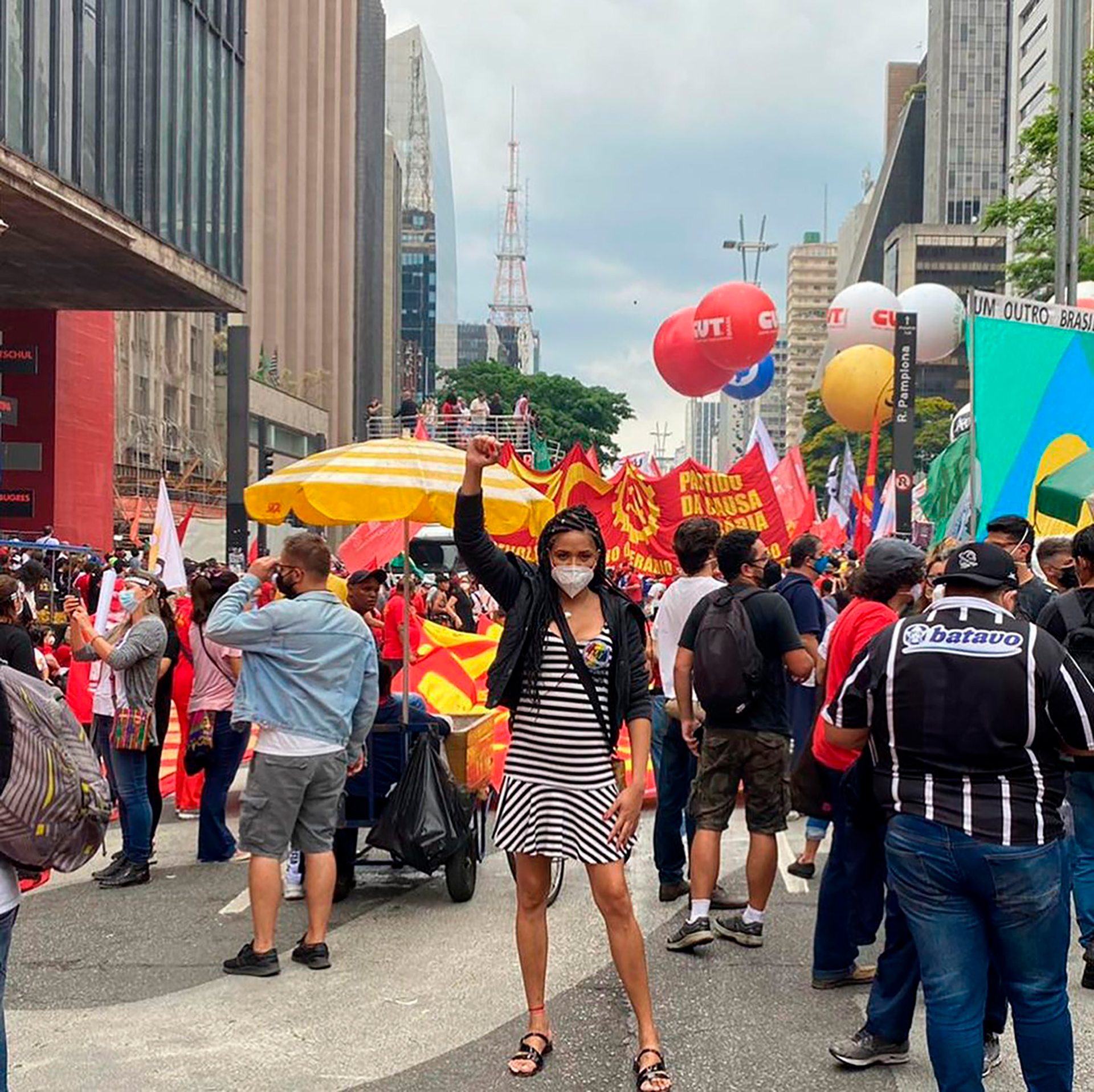 Patricia Borges en una manifestación en Brasil en donde lucha por derechos políticos y sociales para la diversidad sexual (Instagram)