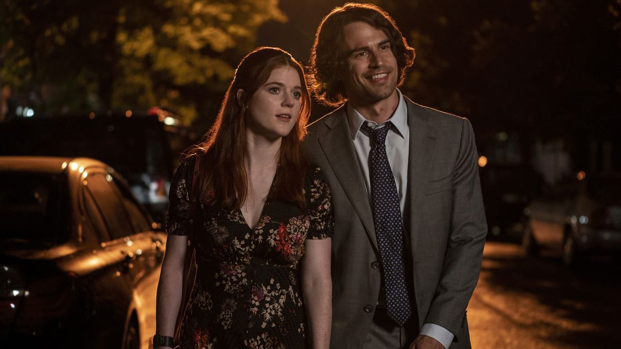 Rose Leslie considera que "siempre hubo una especie de trasfondo de amor por él" en referencia a las diferentes etapas de la vida en la que esta mujer cruzó su camino con el viajero temporal. Por otro lado, Henry James describe este vínculo como "un mensaje de la preciosidad de la memoria". (HBO Max)