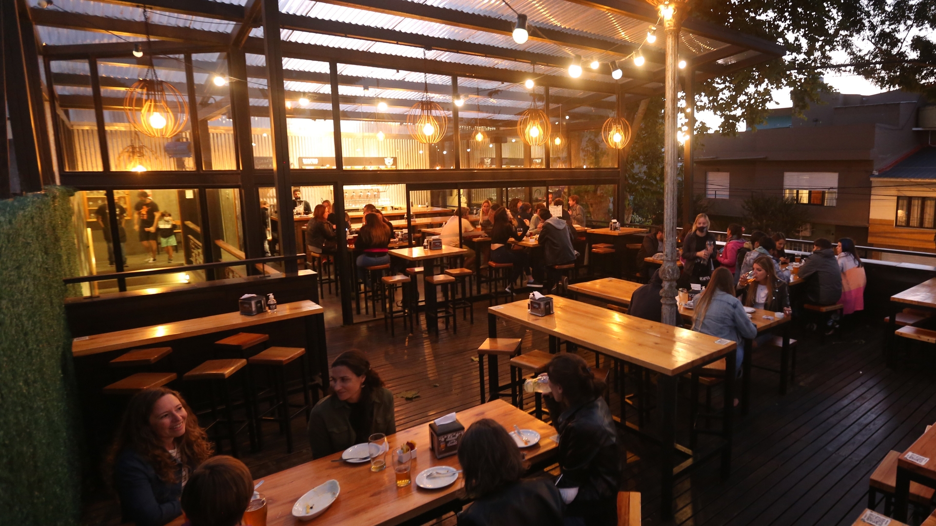 Los corredores gastronómicos y las terrazas cerveceras de Mar del Plata están activas todo el año (Crédito: Prensa Emtur)