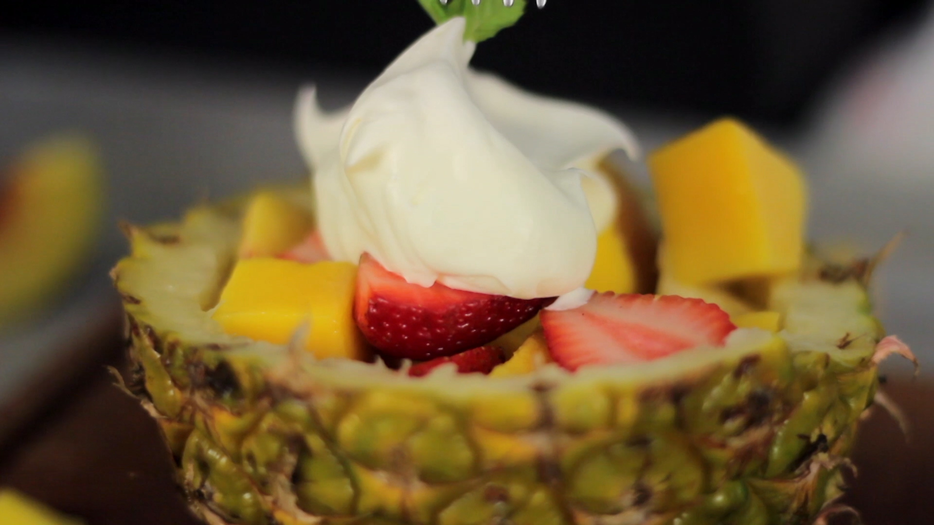 La piña es conocida por ser una fruta que combina muy bien con los sabores dulces y salados, además es un fiel acompañante algunos platillos mexicanos (Foto: Getty)