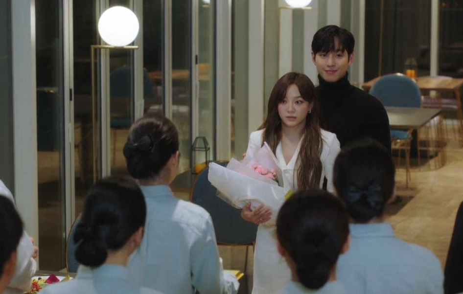 El protagonista comienza a enamorarse de la chica. (Netflix)