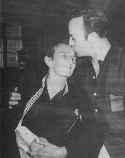 Pedro Infante recordó que tuvo que dejar de estudiar para ayudar a sus padres a mantener a sus hermanos (Foto: Twitter @TesslaJAL)