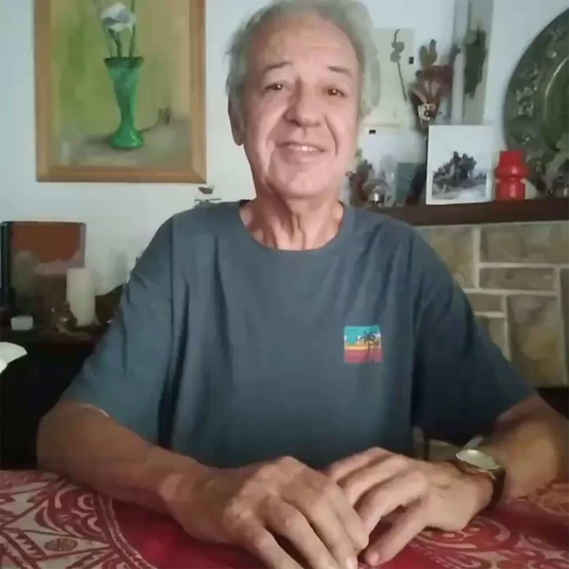 “Le presento batalla día a día, apelando incluso a terapias alternativas que alivian. Gracias a Dios, a la Virgen, a Jesús y a la ciencia, existe un medicamento que calma, que aquieta, que apacigua, disminuye y hasta hace desaparecer (por completo) los temblores (siempre y cuando se observen determinadas condiciones)", afirmó Donald