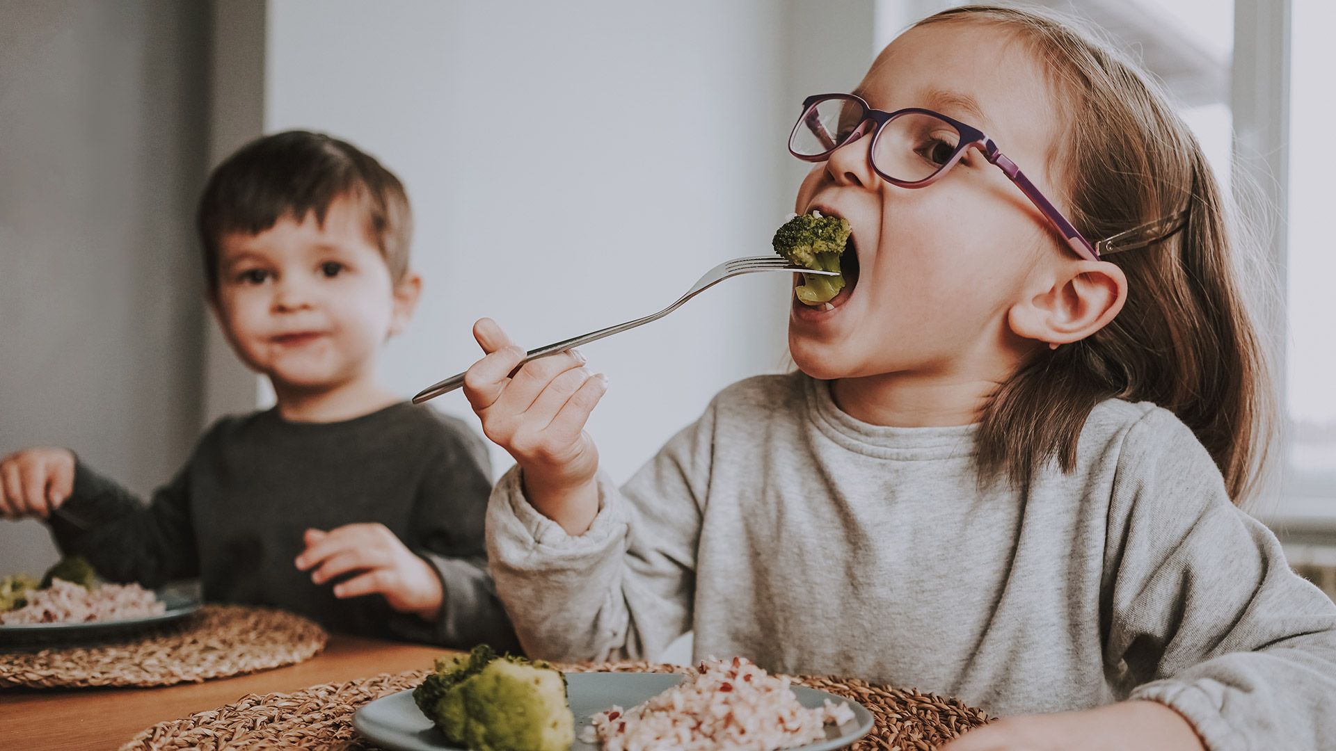Desde una perspectiva ambiental, esta es una buena noticia. Comer menos carne es una de las formas más efectivas en que alguien puede reducir su huella de carbono (Getty Images)