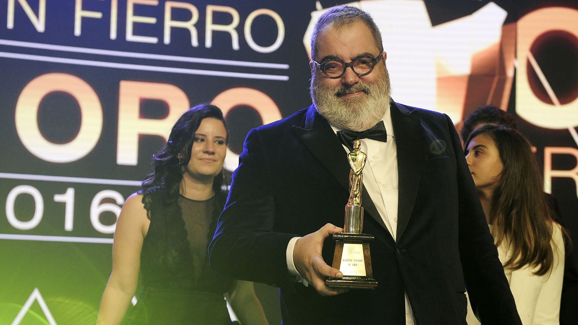 Jorge Lanata recibiendo el Martín Fierro de Oro (NA)