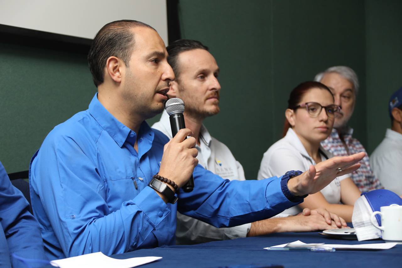 El PAN también presentó su iniciativa, misma que comparte uno de los puntos claves que la del PRI (Foto: Twitter/@MarkoCortes)