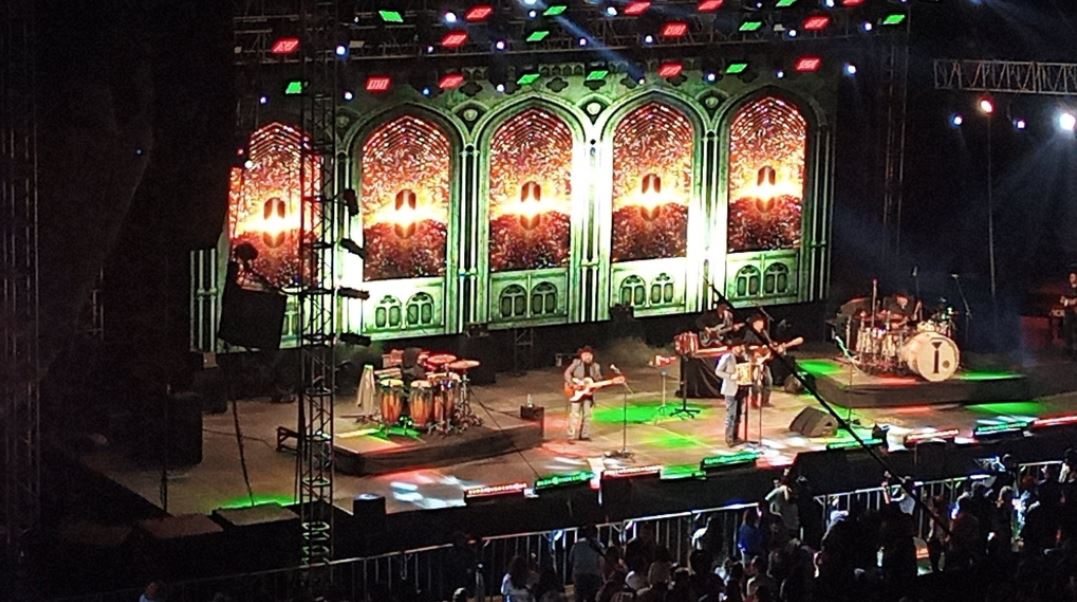 El concierto de Intocable tuvo que ser suspendido durante una hora (foto: @Sr_Kraken)