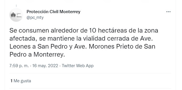 Para sofocar el incendio en el Cerro de las Mitras se tuvieron que cerrar algunas vialidades de la zona (Foto: Twitter@pc_mty)