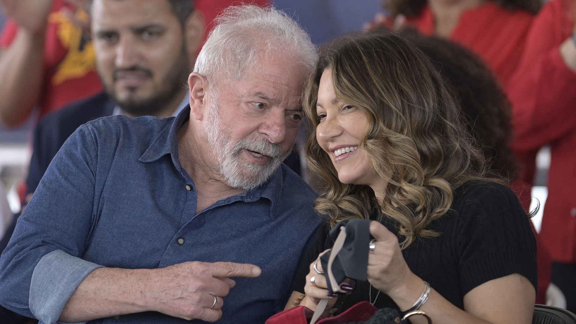 Luiz Inacio Lula da Silva y Rosangela da Silva comenzaron su relación cuando el ex mandatario estaba preso por orrupción (AFP)