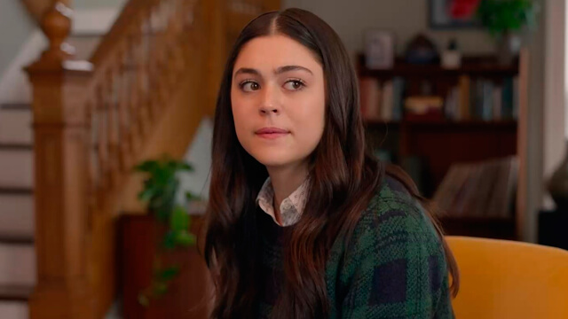 Avery Hansen-White se reprime a sí misma de hacer cosas en las que no es excelente. (Hulu)