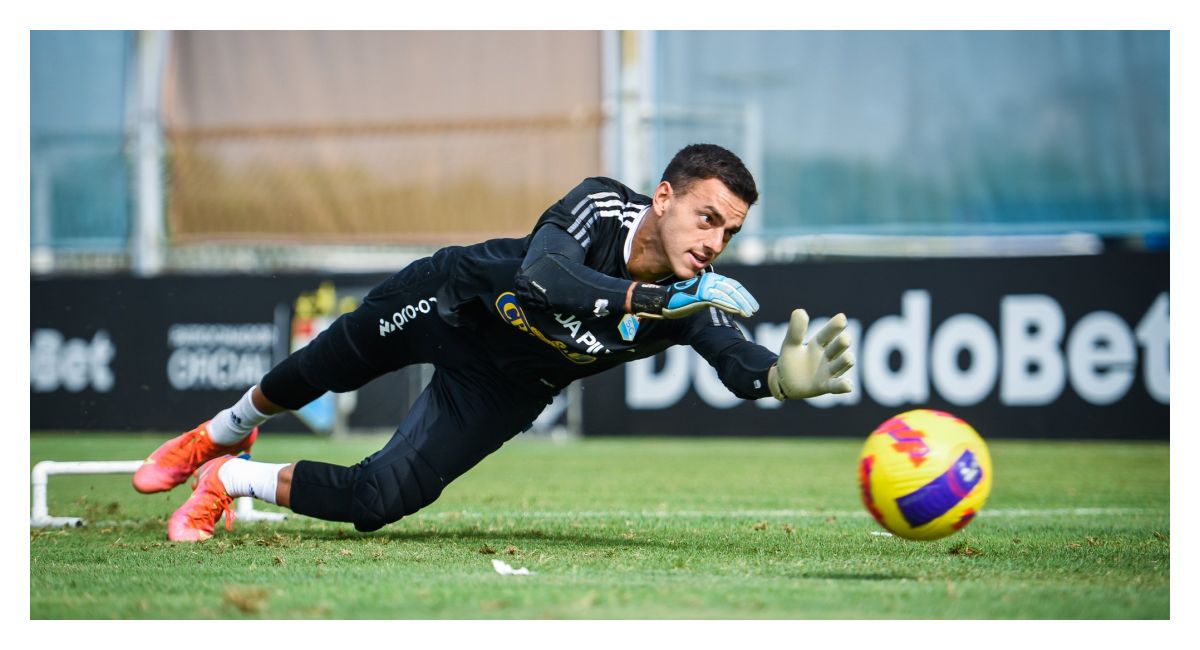 El arquero Alejandro Duarte en los entrenamientos de Sporting Cristal previo al duelo con Ayacucho FC por la Liga 1