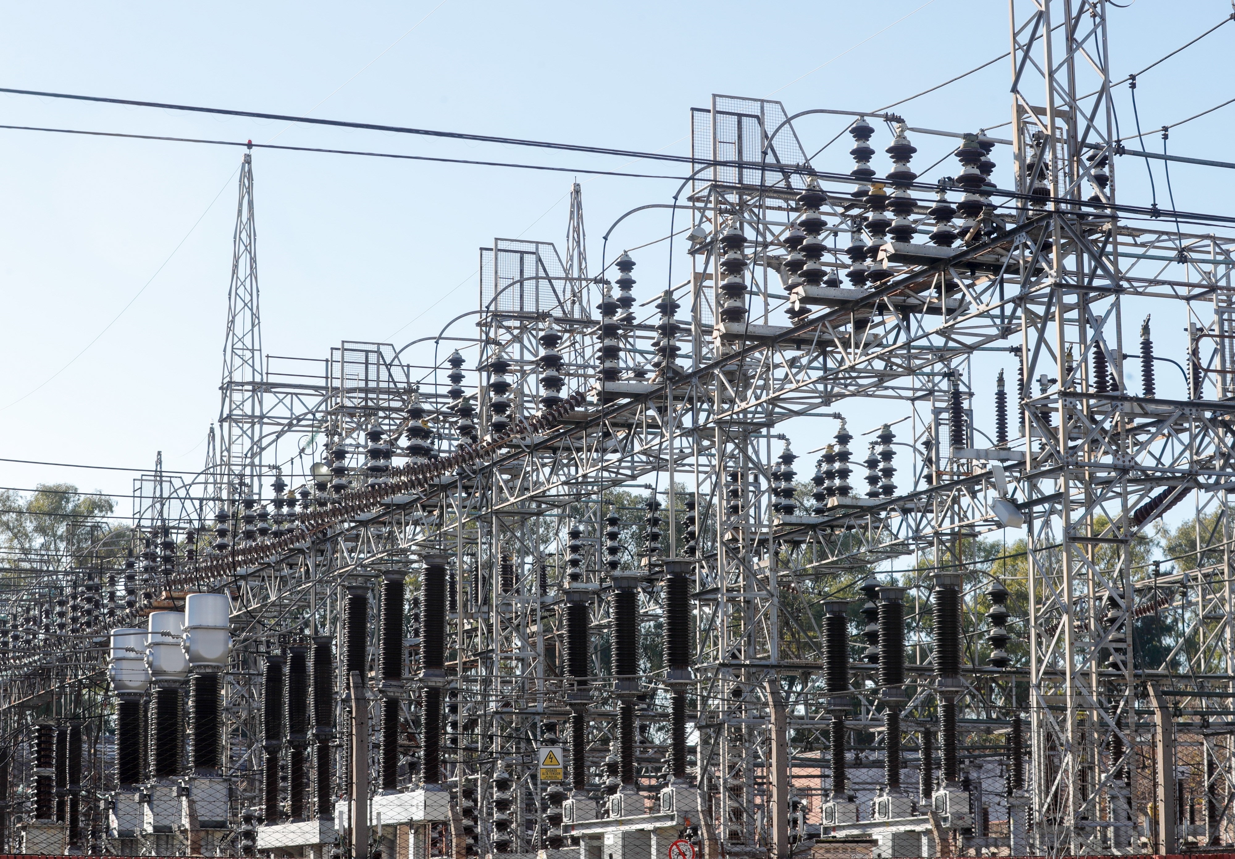 "Cerca del 60% de la energía que se produce en el país en el marco de la Resolución 31/2020, “redujo y pesificó los valores y la potencia asociada, y luego ajustó esos valores en un 67,7% a la fecha, período en el cual la inflación superó el 128%”, aseguró Fernando Antognazza (EFE)