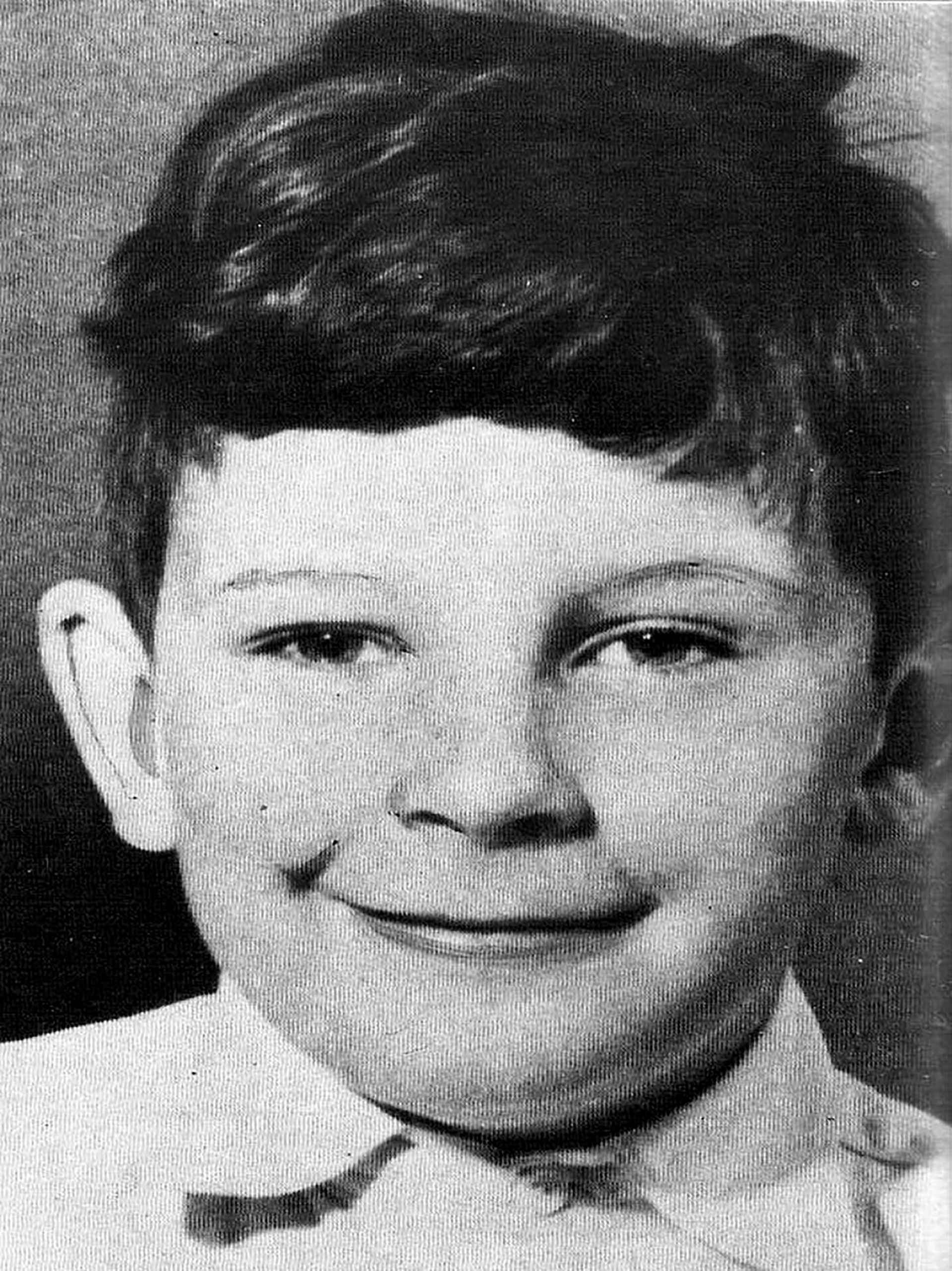 Graham Frederick Young nació en Neasden, un suburbio de Londres, el 7 de septiembre de 1947. Cuando era muy pequeño murió su madre y su padre lo envió a vivir con su hermana Winnie para que tuviera una imagen materna