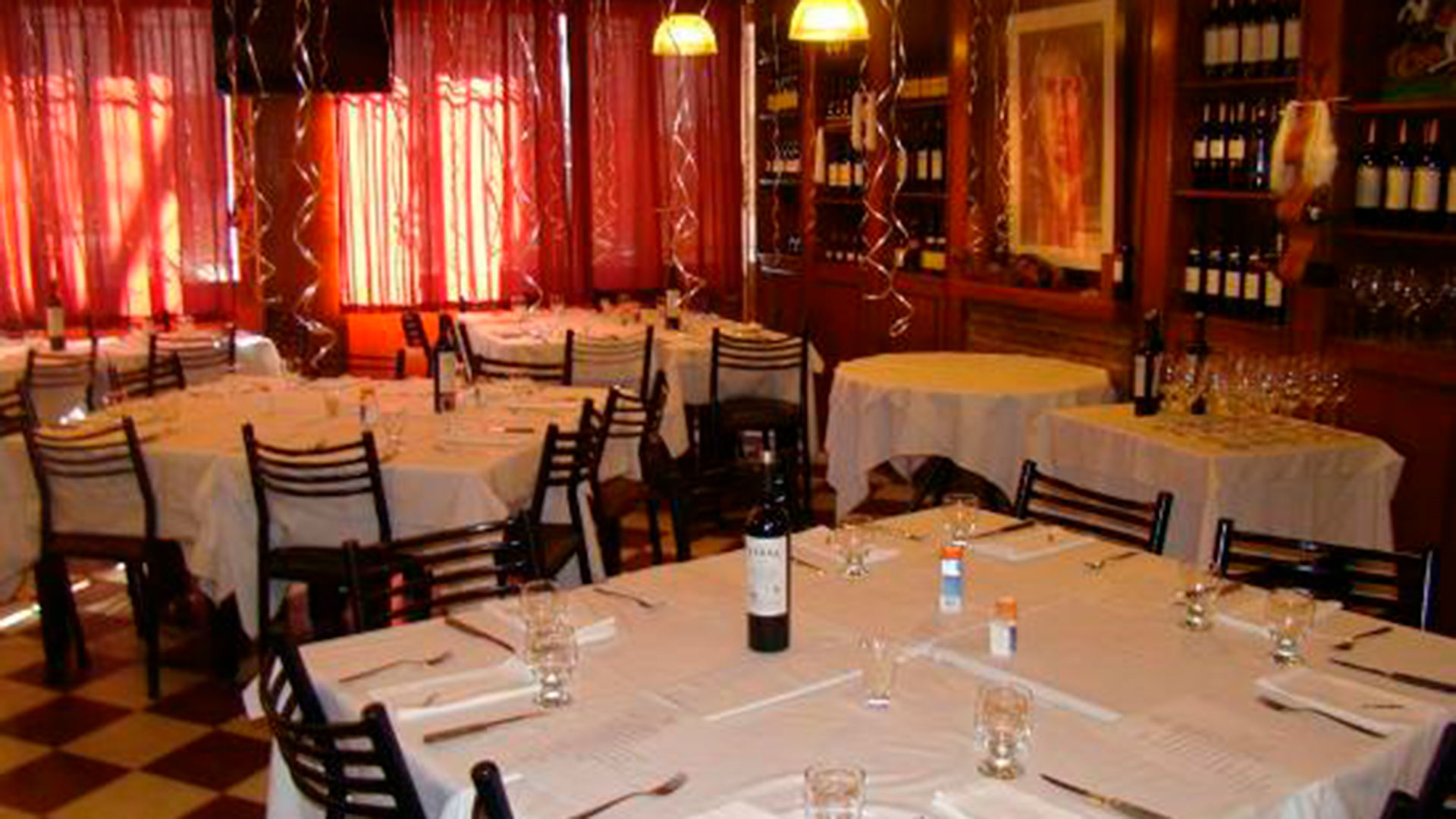 El Antojo, bodegón de Villa del Parque, tiene un precio promedio de 2.000 pesos el cubierto con comida, bebida y postre