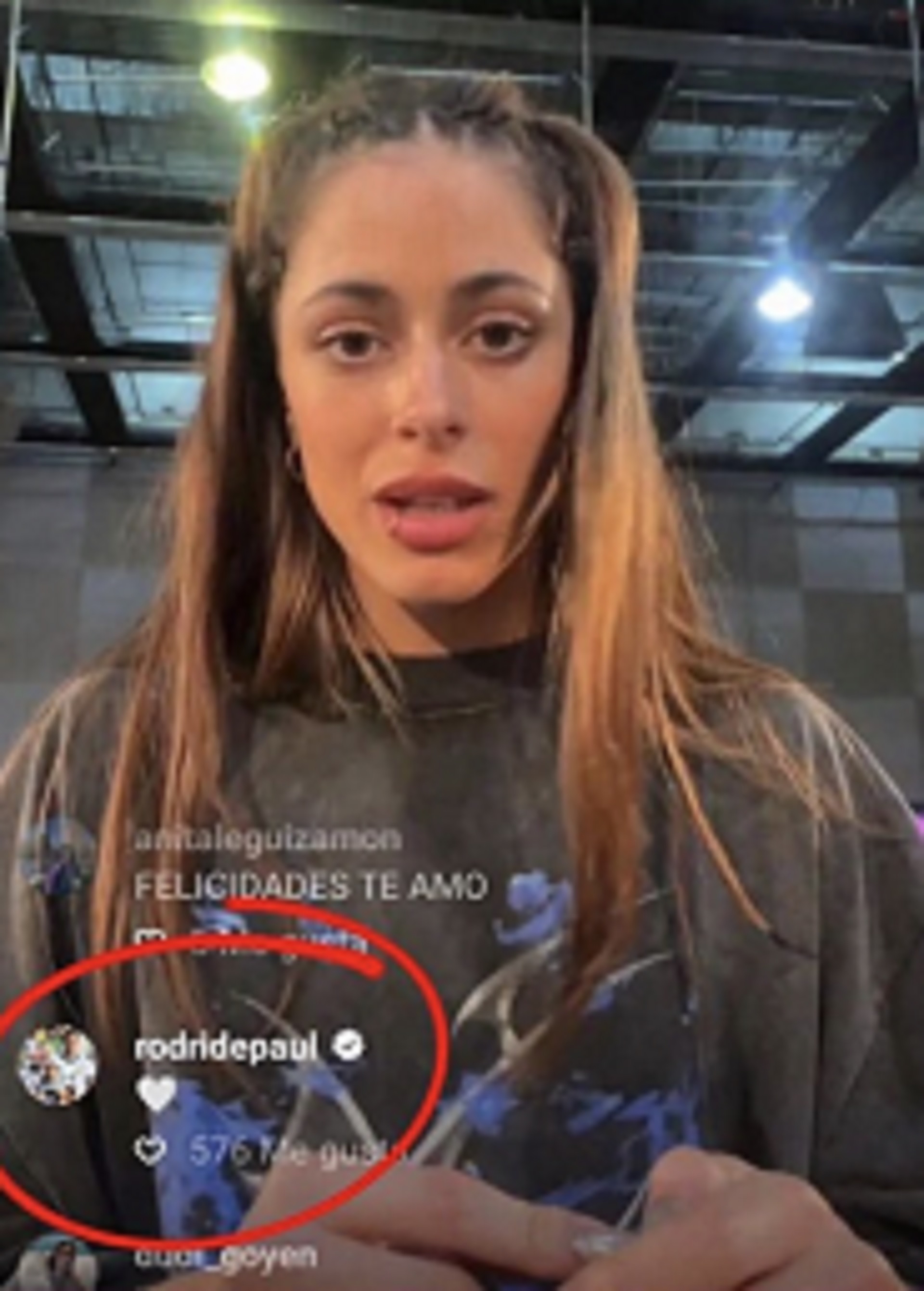 Captura del vivo de Tini Stoessel y la reacción de Rodrigo De Paul