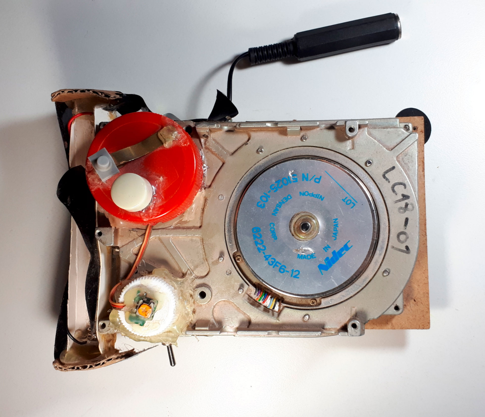 Para Laureano, los conocimientos de electrónica no son imprescindibles para lograrlo porque todo se basa en prueba y error (Instagram: lawcant)