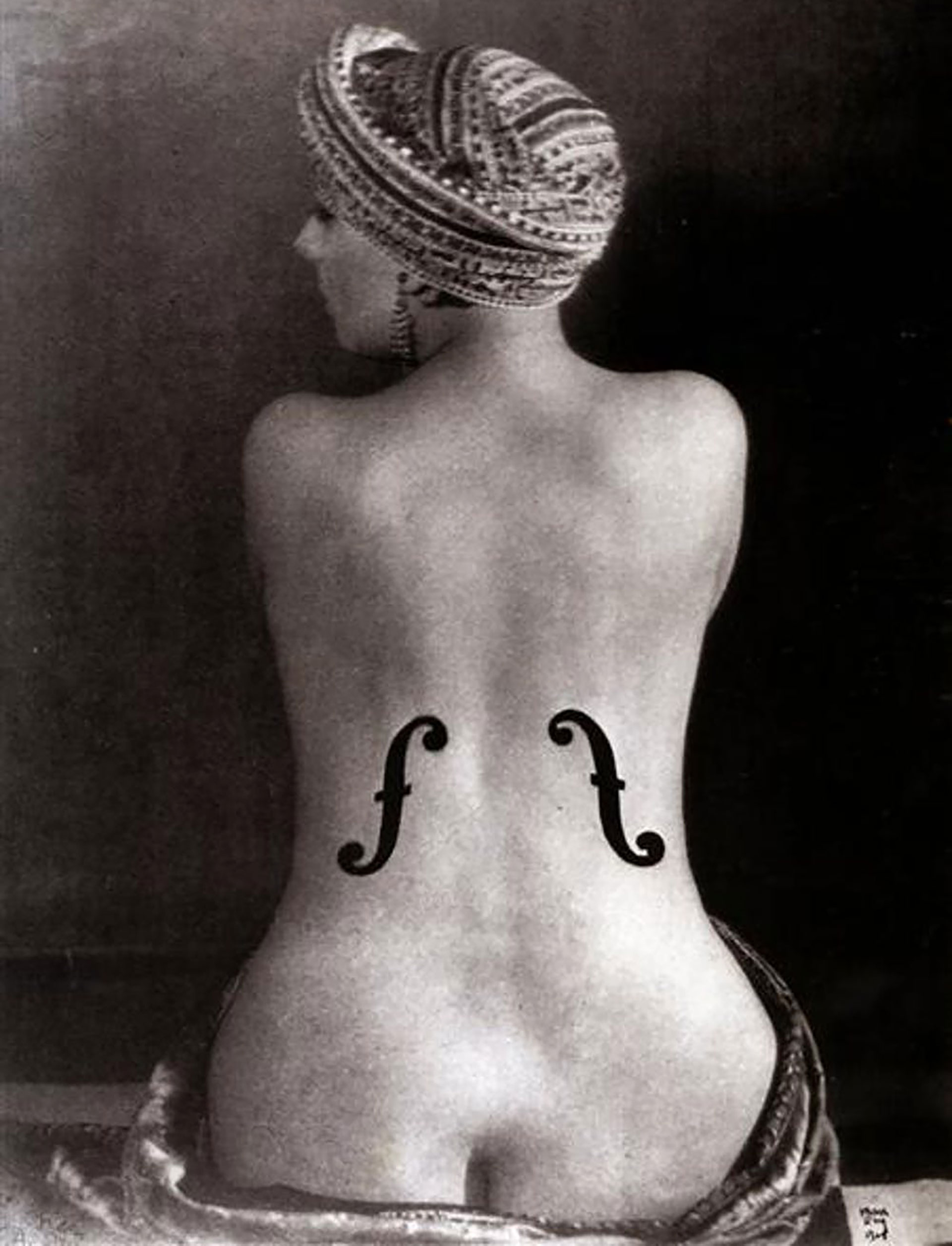 La foto retrata a la modelo y actriz francesa Alice Prin, conocida como Kiki de Montparnasse