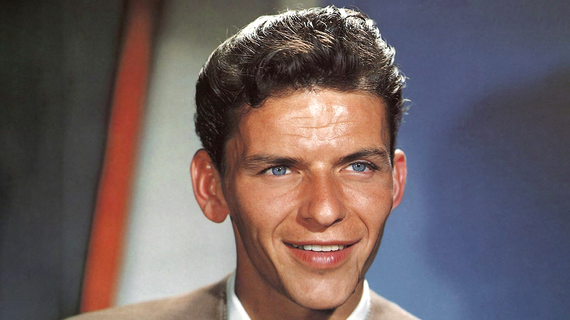 Sus increíbles ojos azules y su tristeza. Según uno de sus infinitos biógrafos “a pesar de sus muchas historias de amor, sus amigotes, sus juergas hasta la salida del sol, su fama incomparable, su fortuna… Frank Sinatra fue un hombre triste. Sólo era feliz sobre un escenario" (Donaldson Collection/Getty Images) /Getty Images)