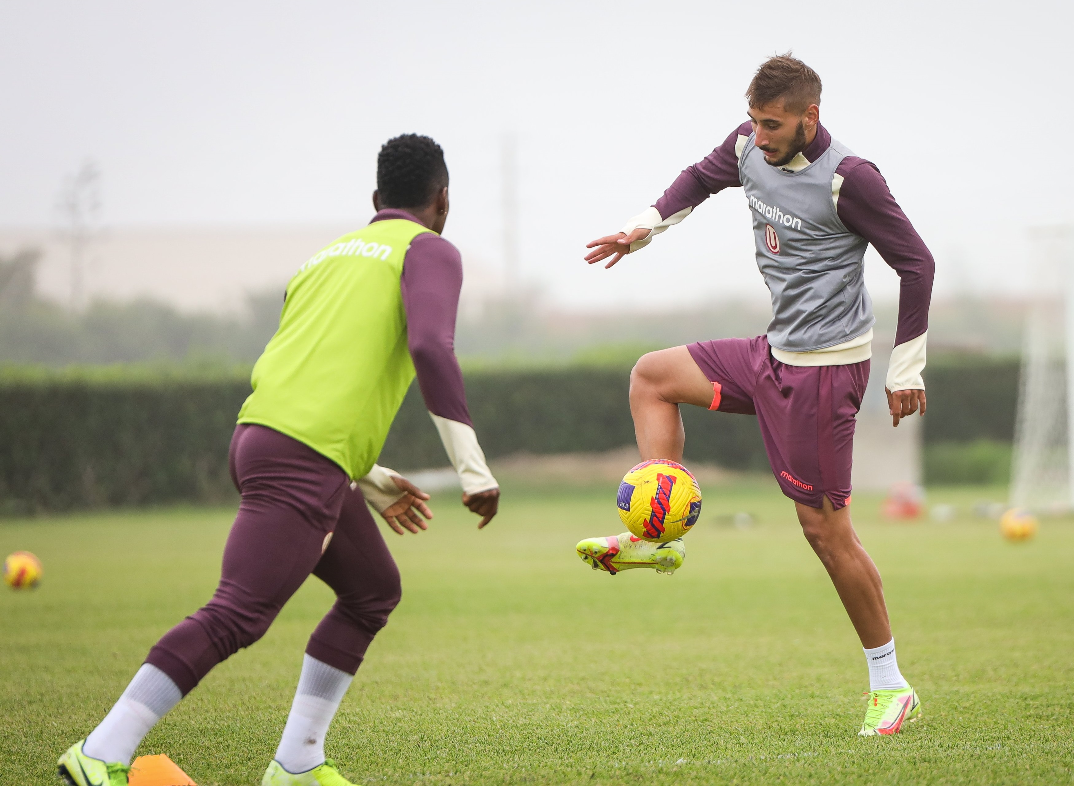 Roberto Villamarín y Tiago Cantoro en un entrenamiento de Universitario. | Foto: Prensa 'U'