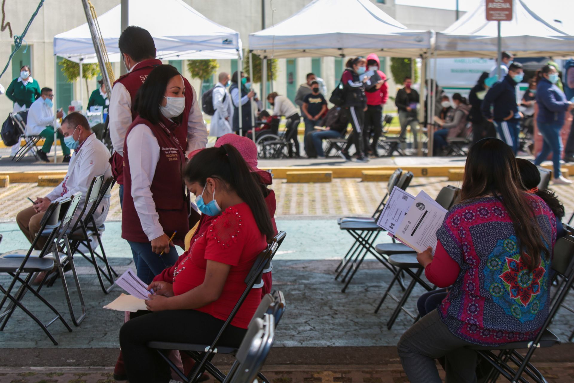 Se vacunará a embarazadas menores de 18 años y se pondrá refuerzo a adolescentes de 12 a 17 años (Foto: Crisanta Espinosa/Cuartoscuro.com)