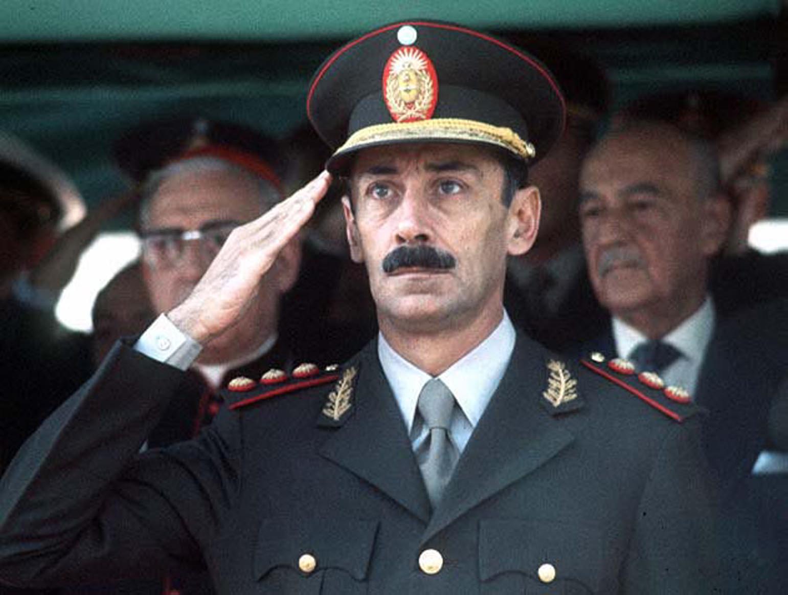 Videla sumió la presidencia de facto el 29 de marzo de 1976, cinco días después del golpe de Estado que derrocó a Isabel Perón. Años después, ya condenado a perpetua, en nueve entrevistas a solas con Ceferino Reato admitió por primera vez que la dictadura elaboró y ejecutó un plan sistemático para “eliminar a un conjunto grande de personas” (NA)